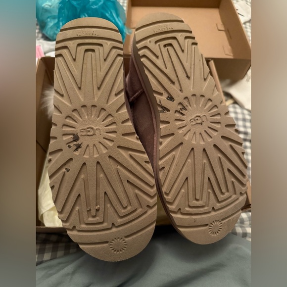 Pink Uggs Like New - Picture 4 of 4